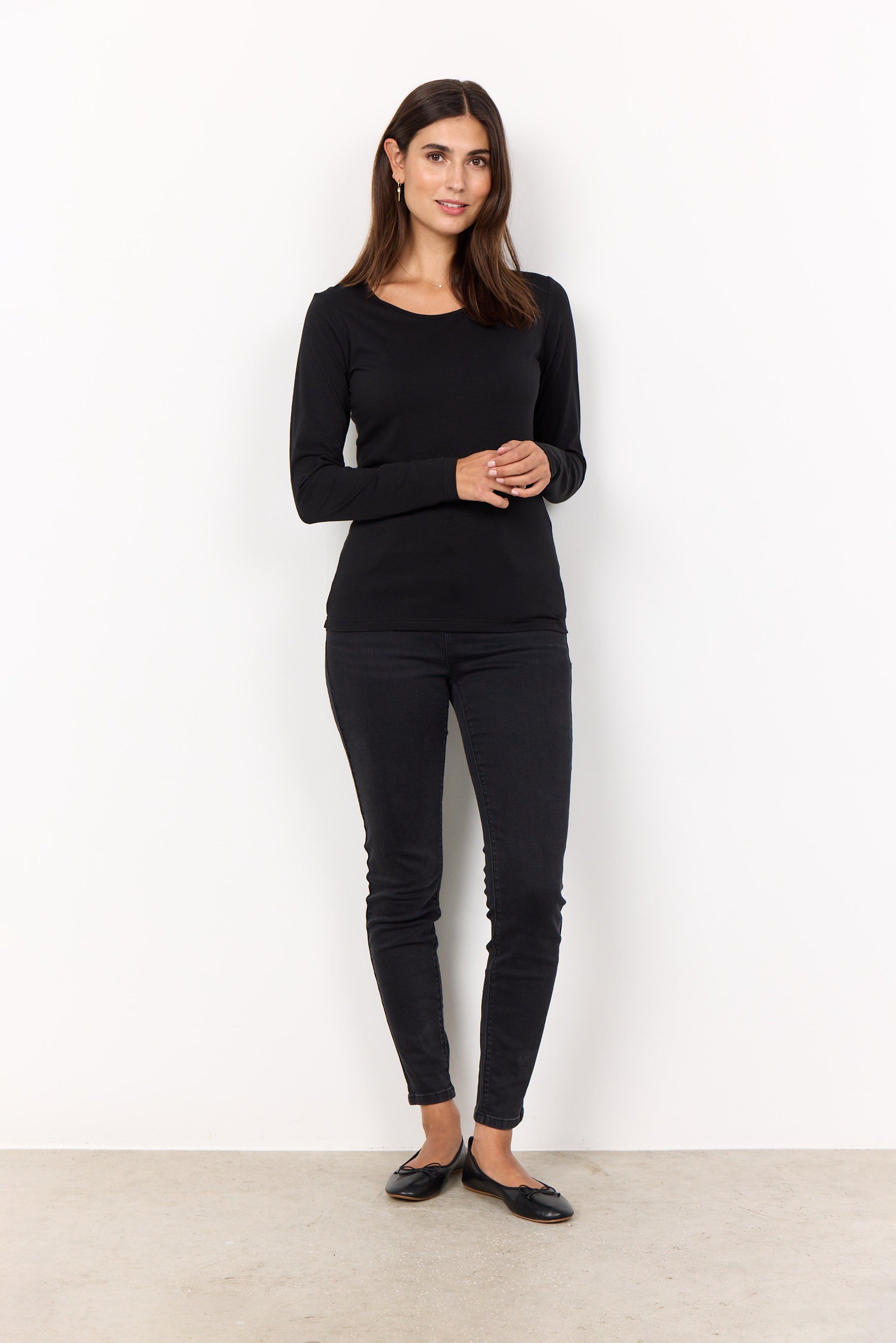Pylle Round Neck Long Sleeved Top - Black