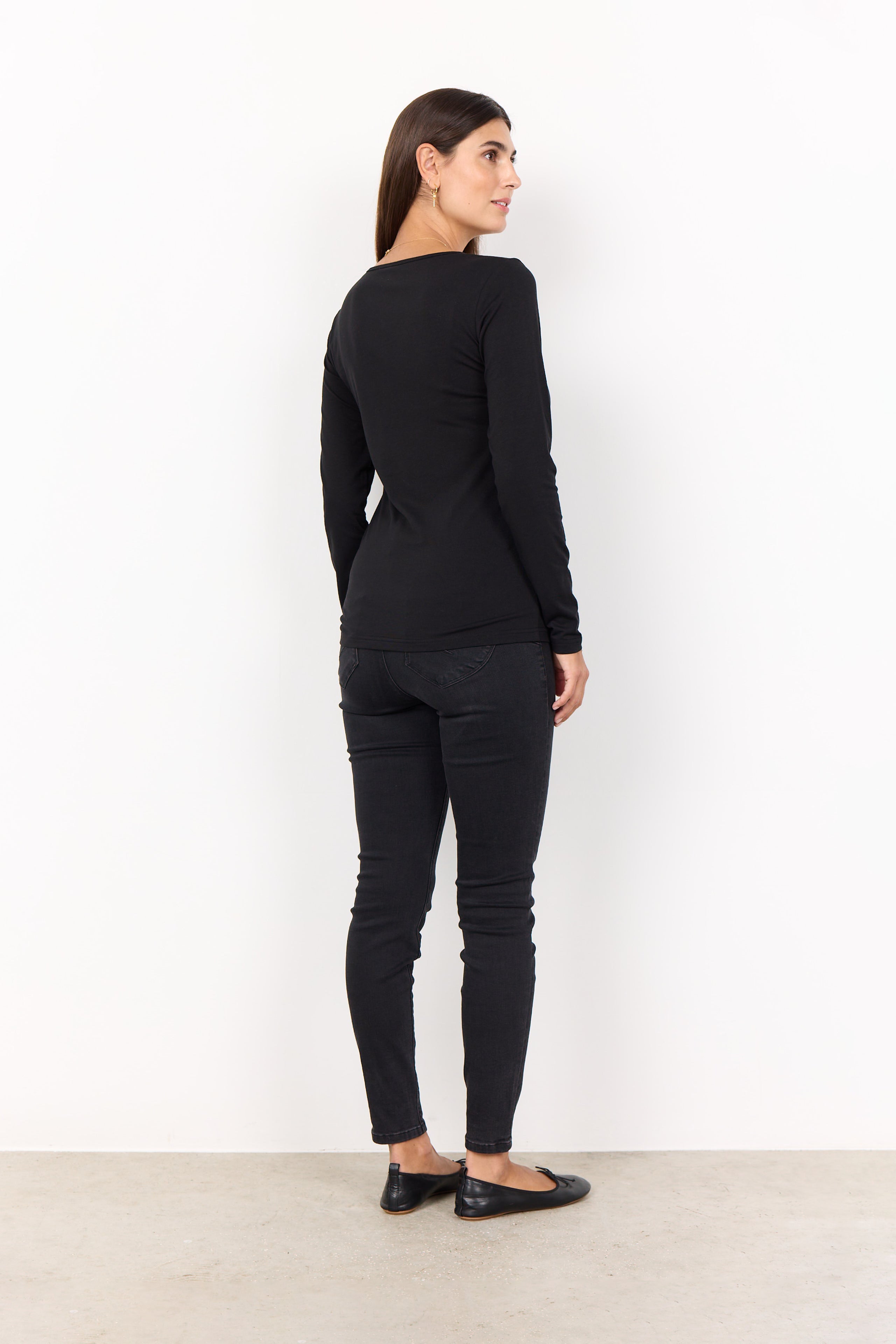 Pylle Round Neck Long Sleeved Top - Black