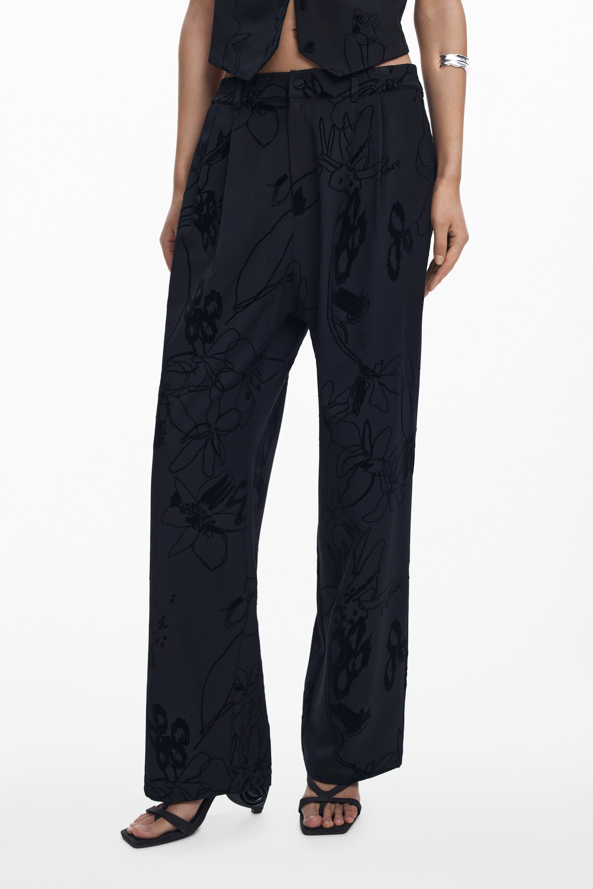 Embossed Flower Print Trousers - Black