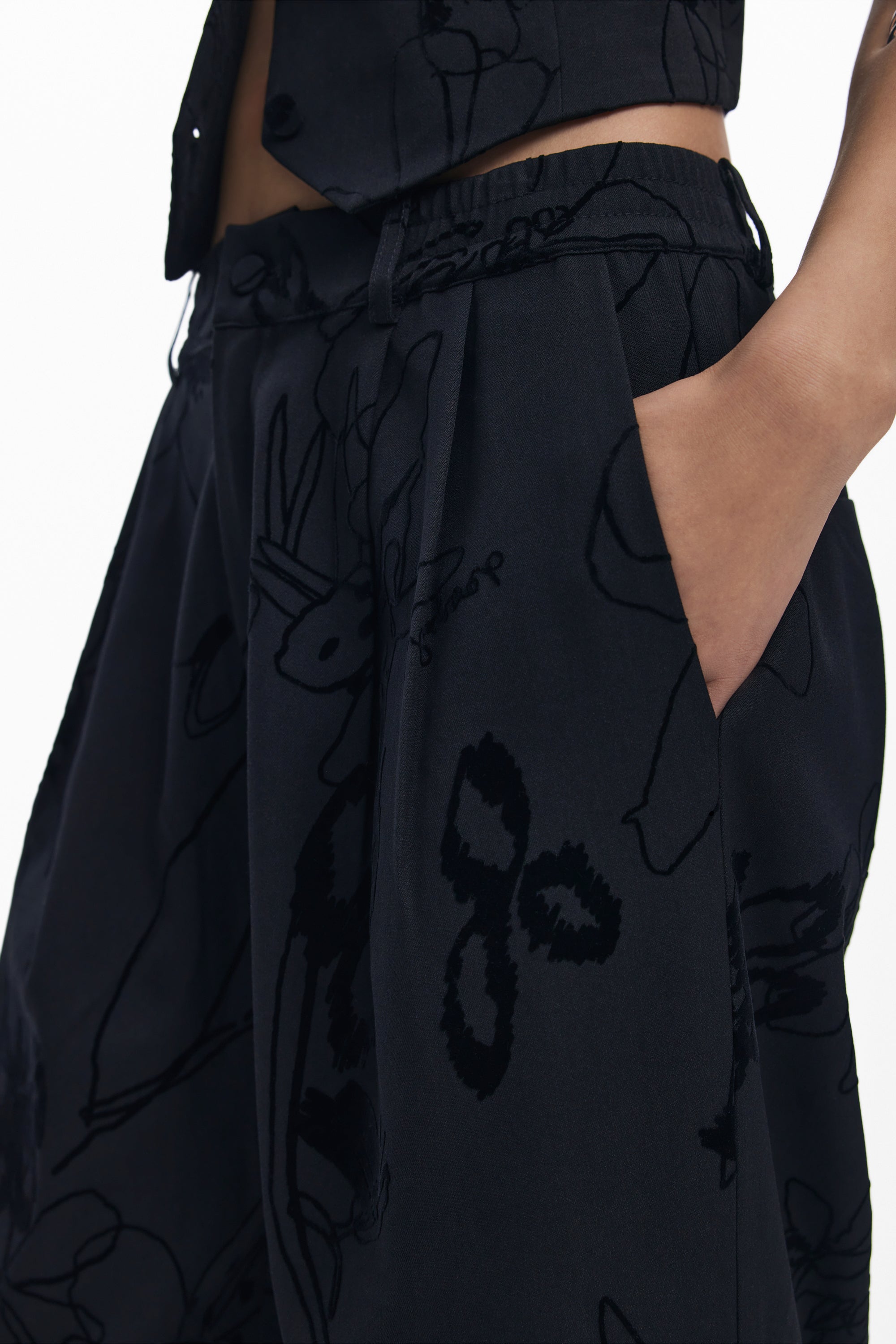 Embossed Flower Print Trousers - Black