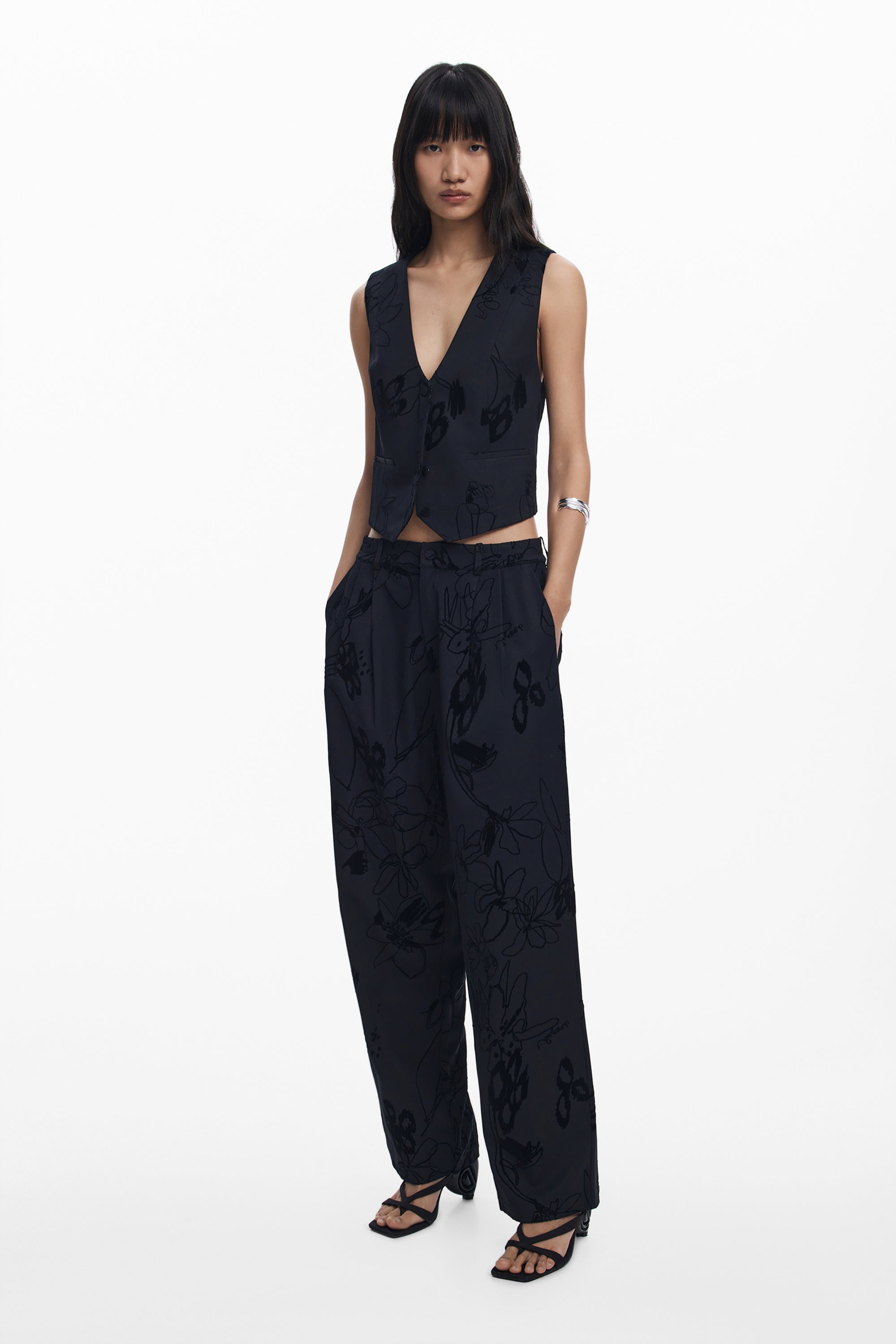 Embossed Flower Print Trousers - Black