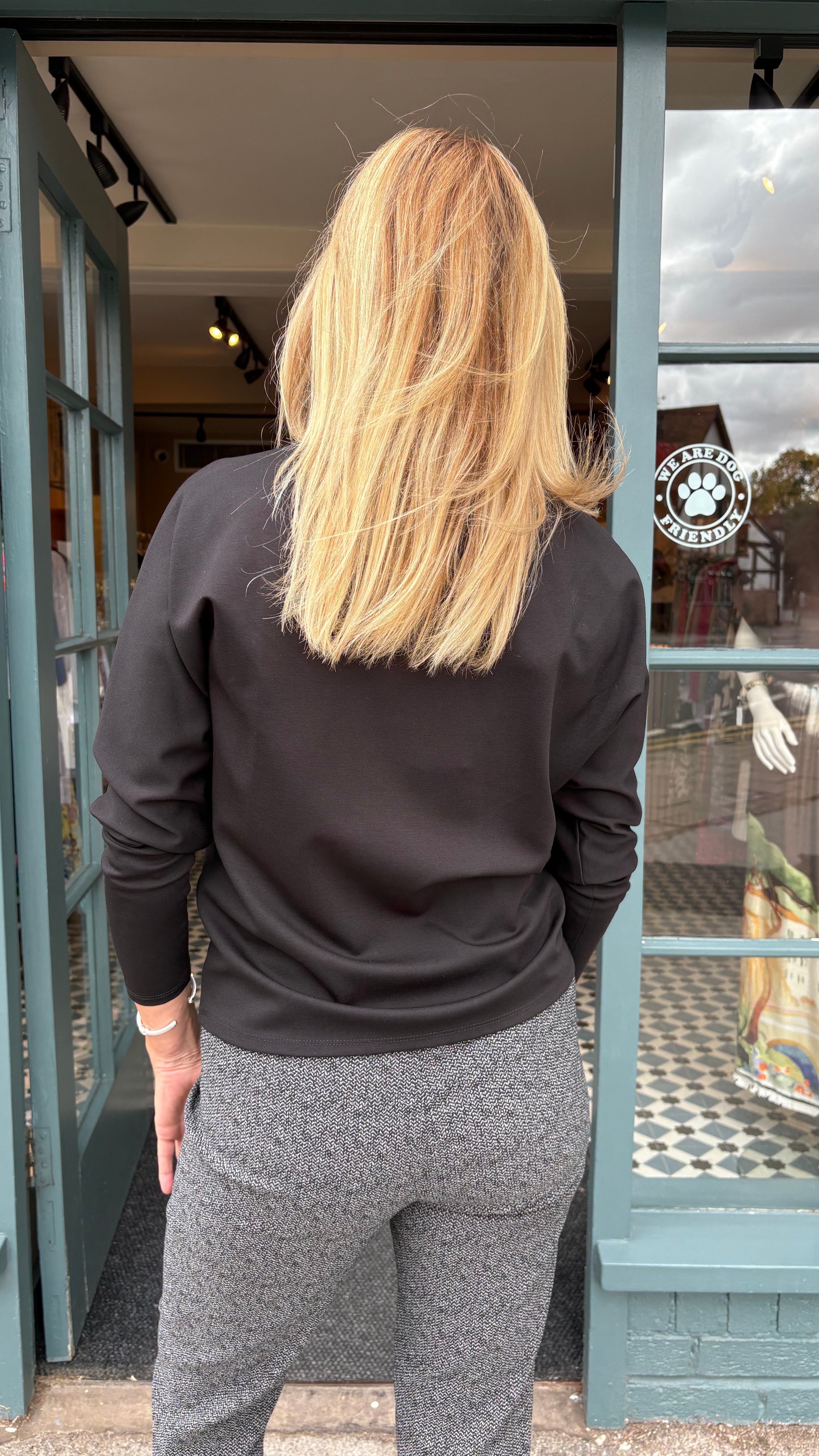 Relaxed V-Neck Top - Black
