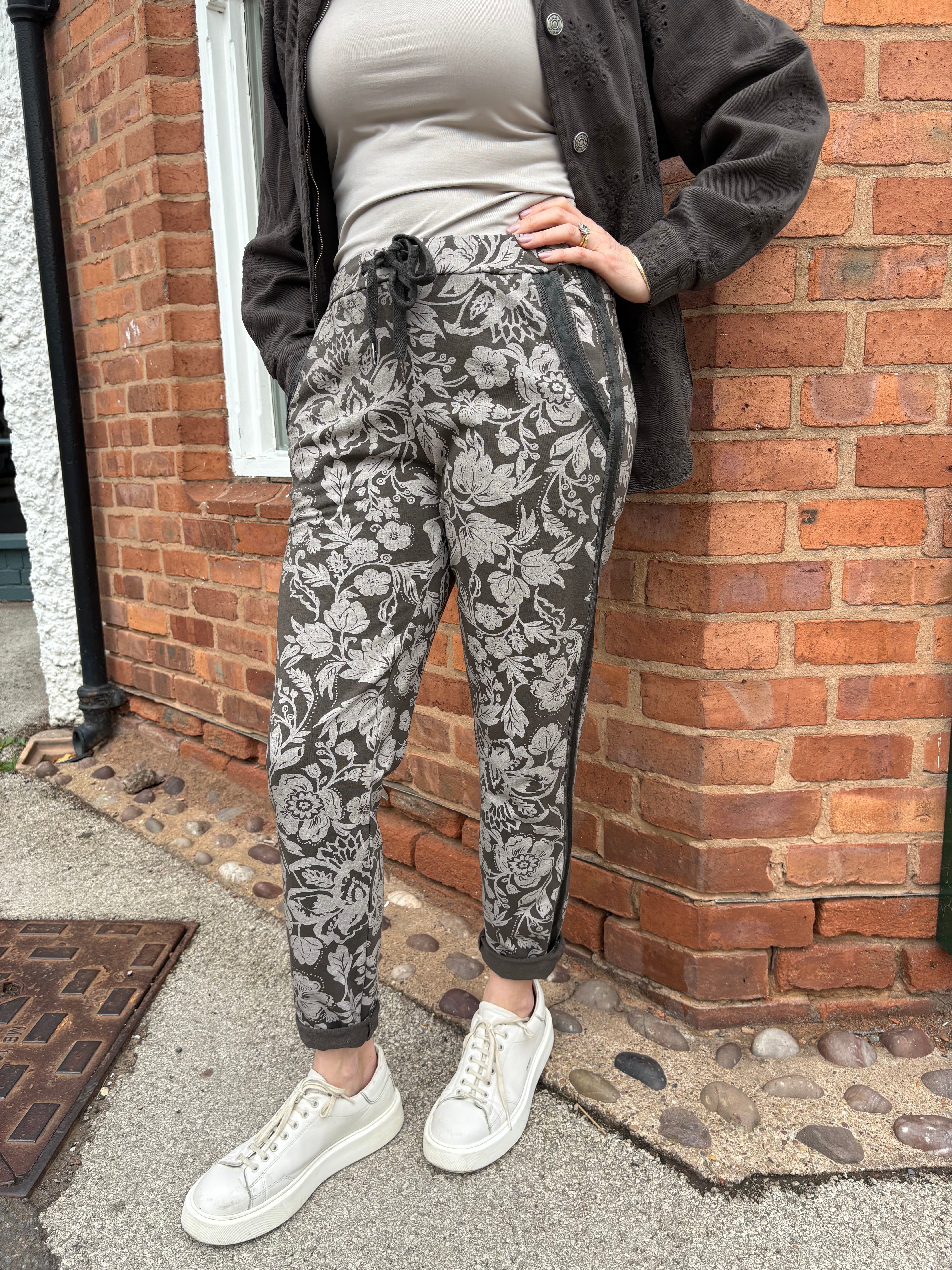 Floral Jogger - Chocolate