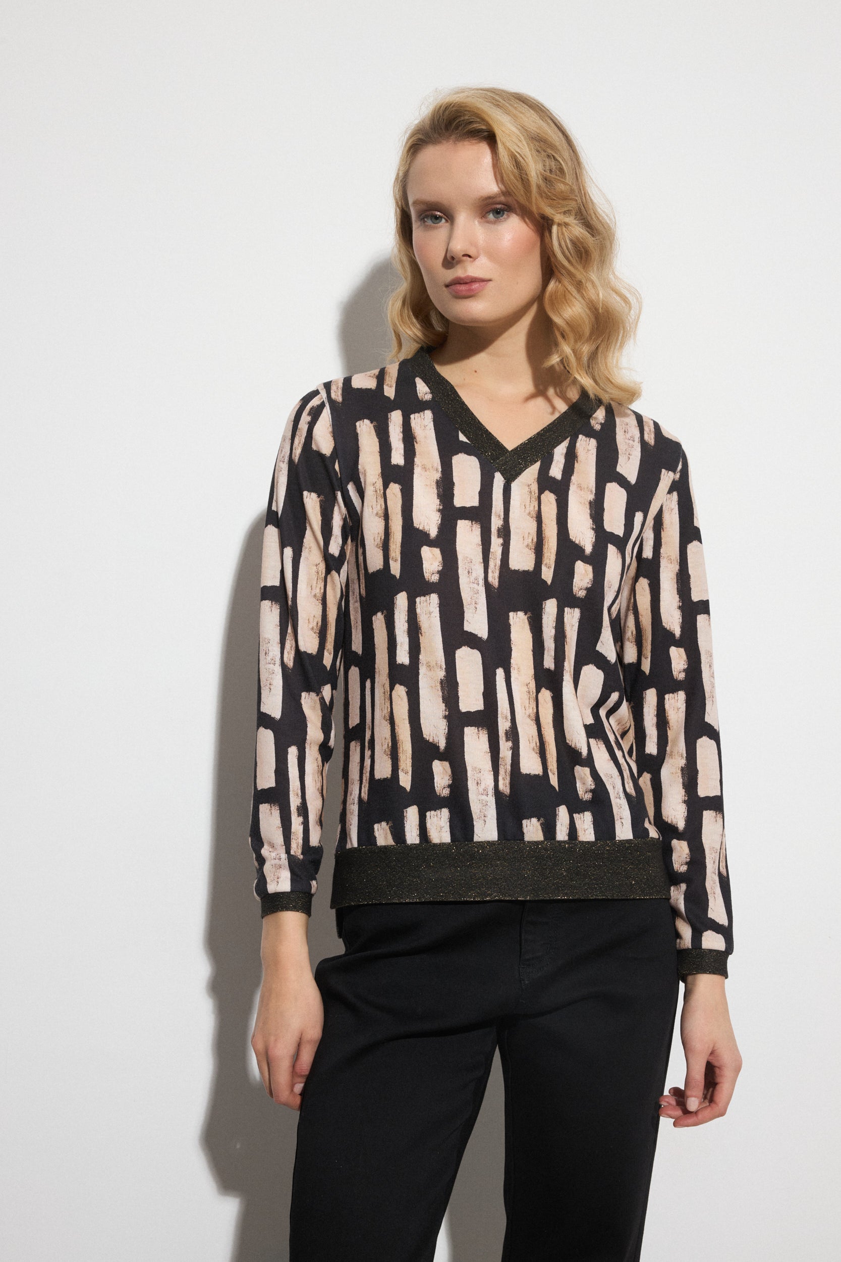 Duilia V-Neck Top - Black/Stone