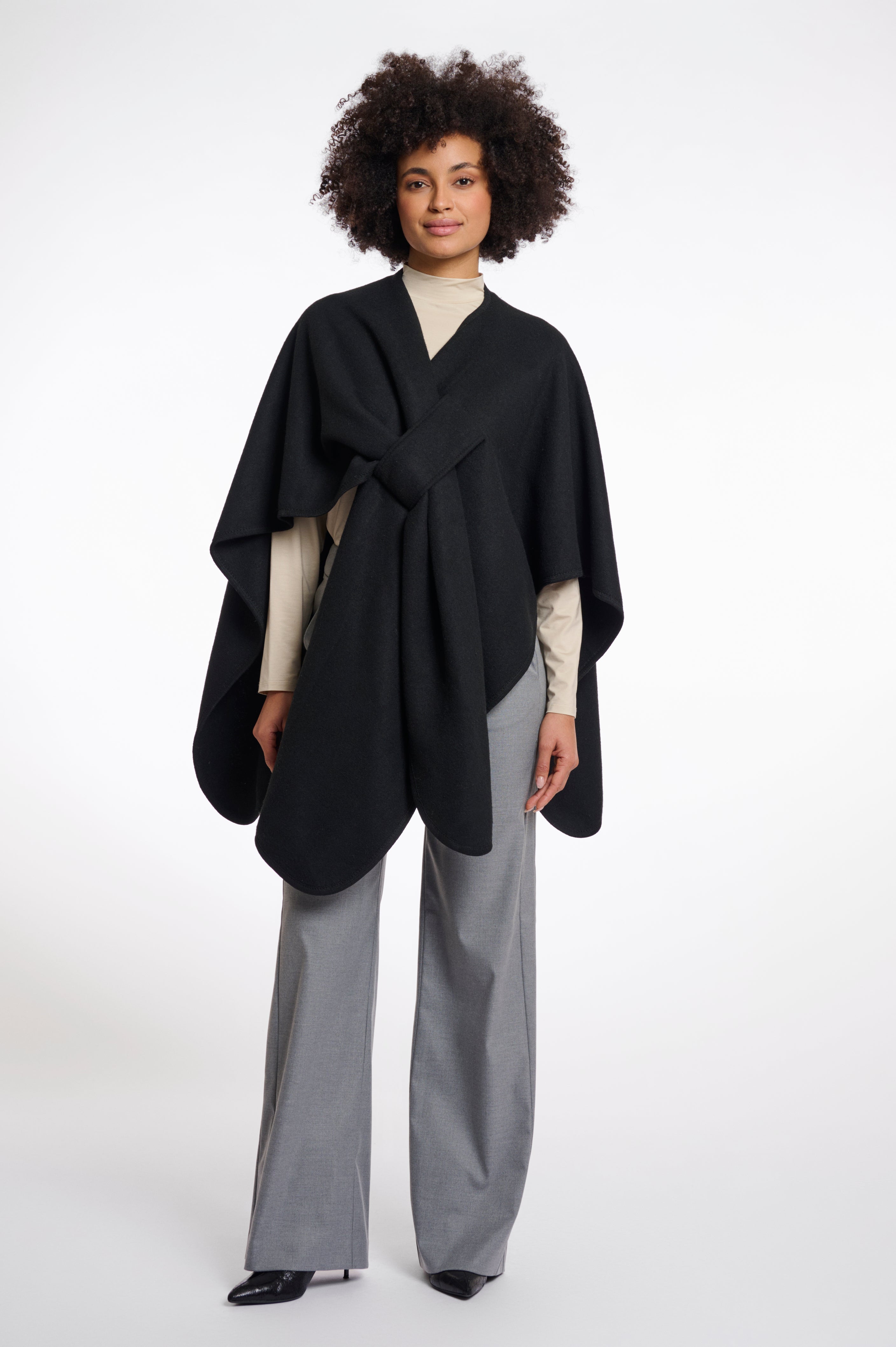 Marwa Cape - Black