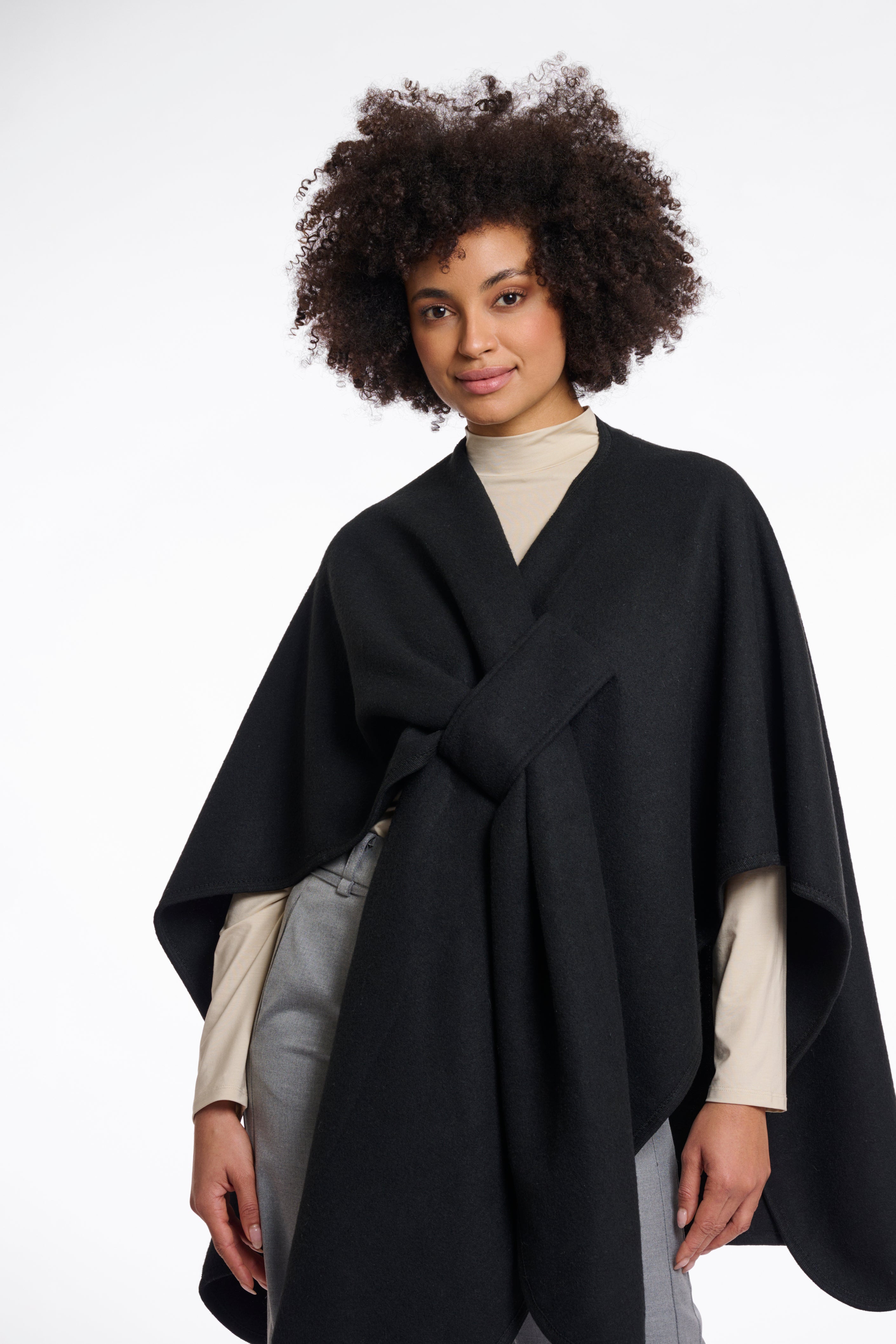 Marwa Cape - Black