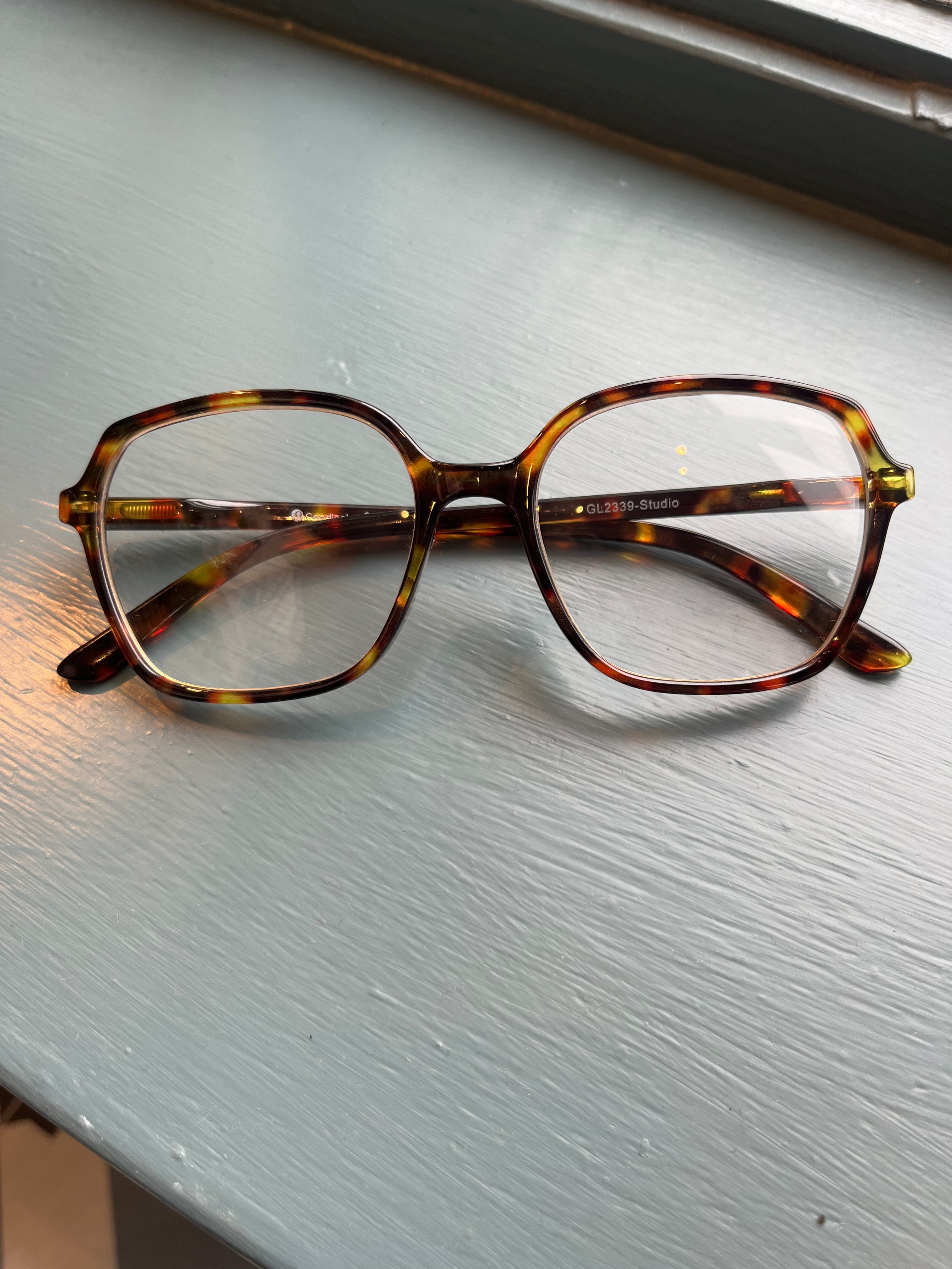 Studio Reading Glasses - Tortoiseshell