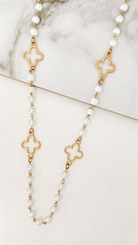 Pearl Clover Necklace in Gold
