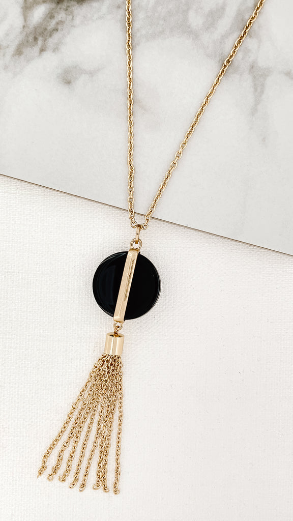 Circle Pendant Necklace in Black/Gold