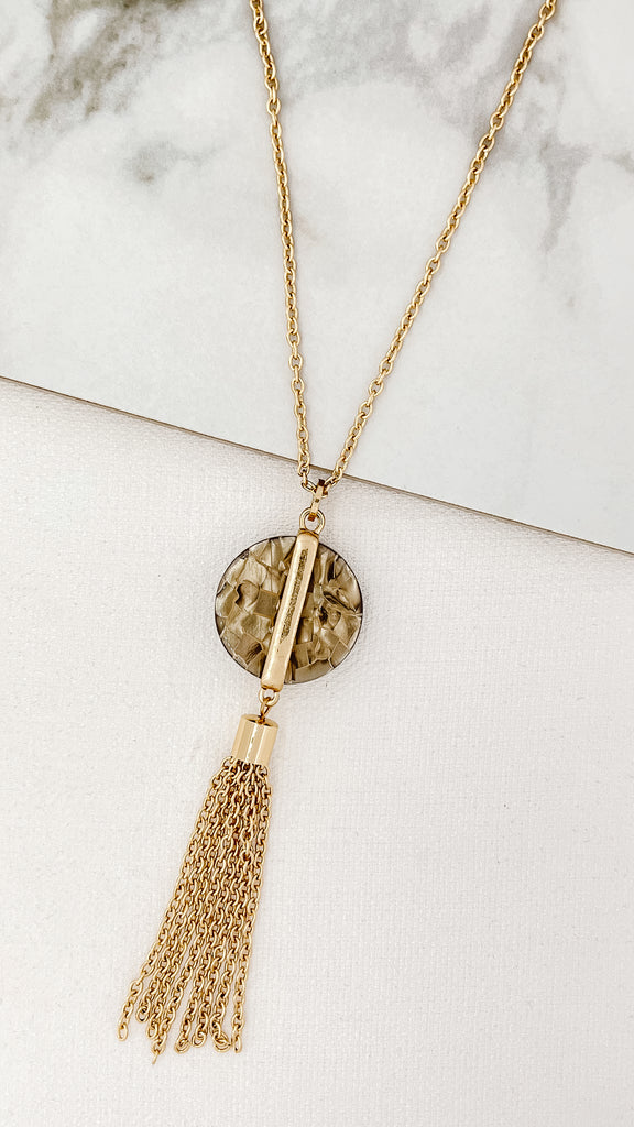 Circle Pendant Necklace in Gold