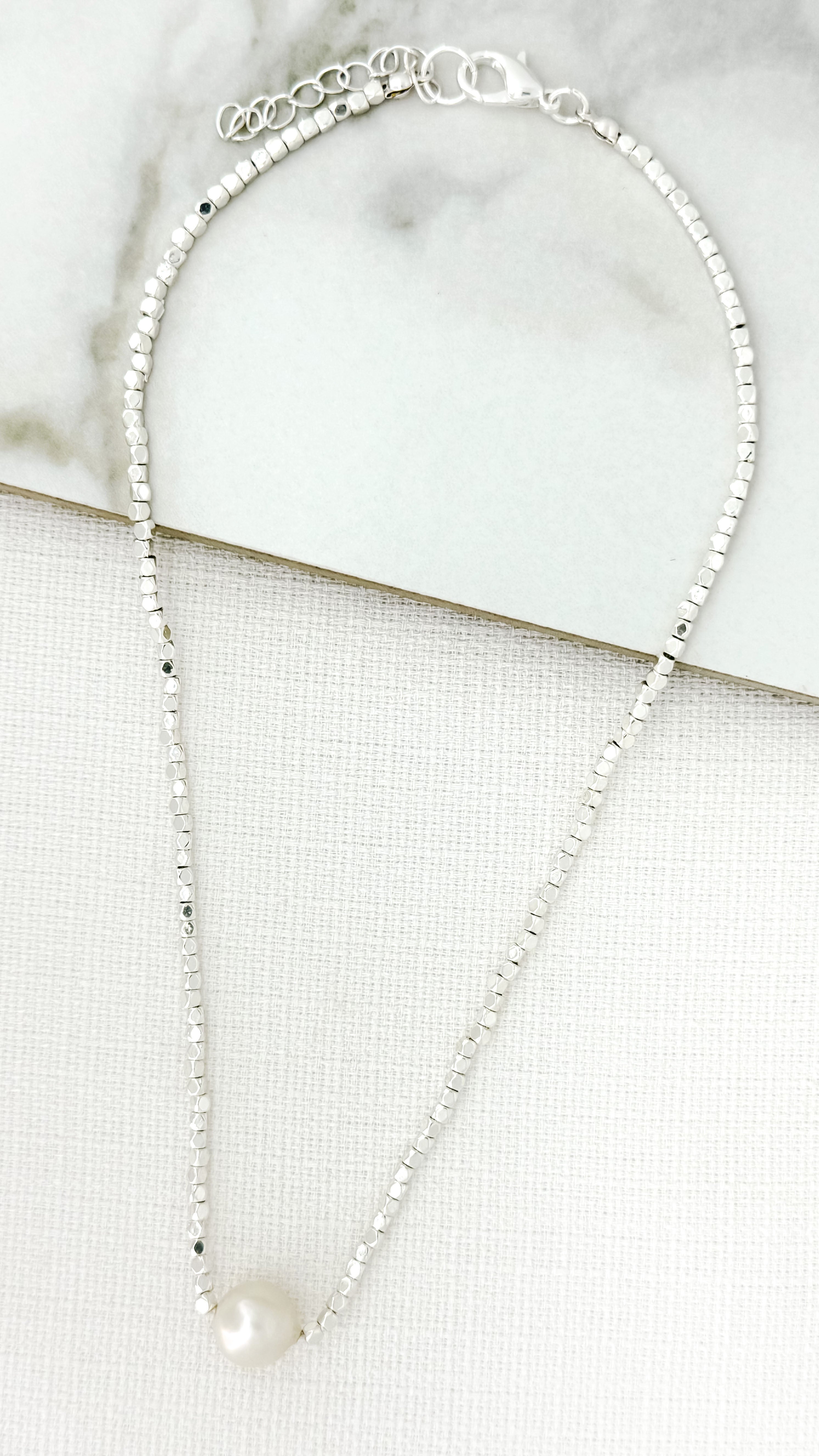 Short Single Pearl Necklace - Silver