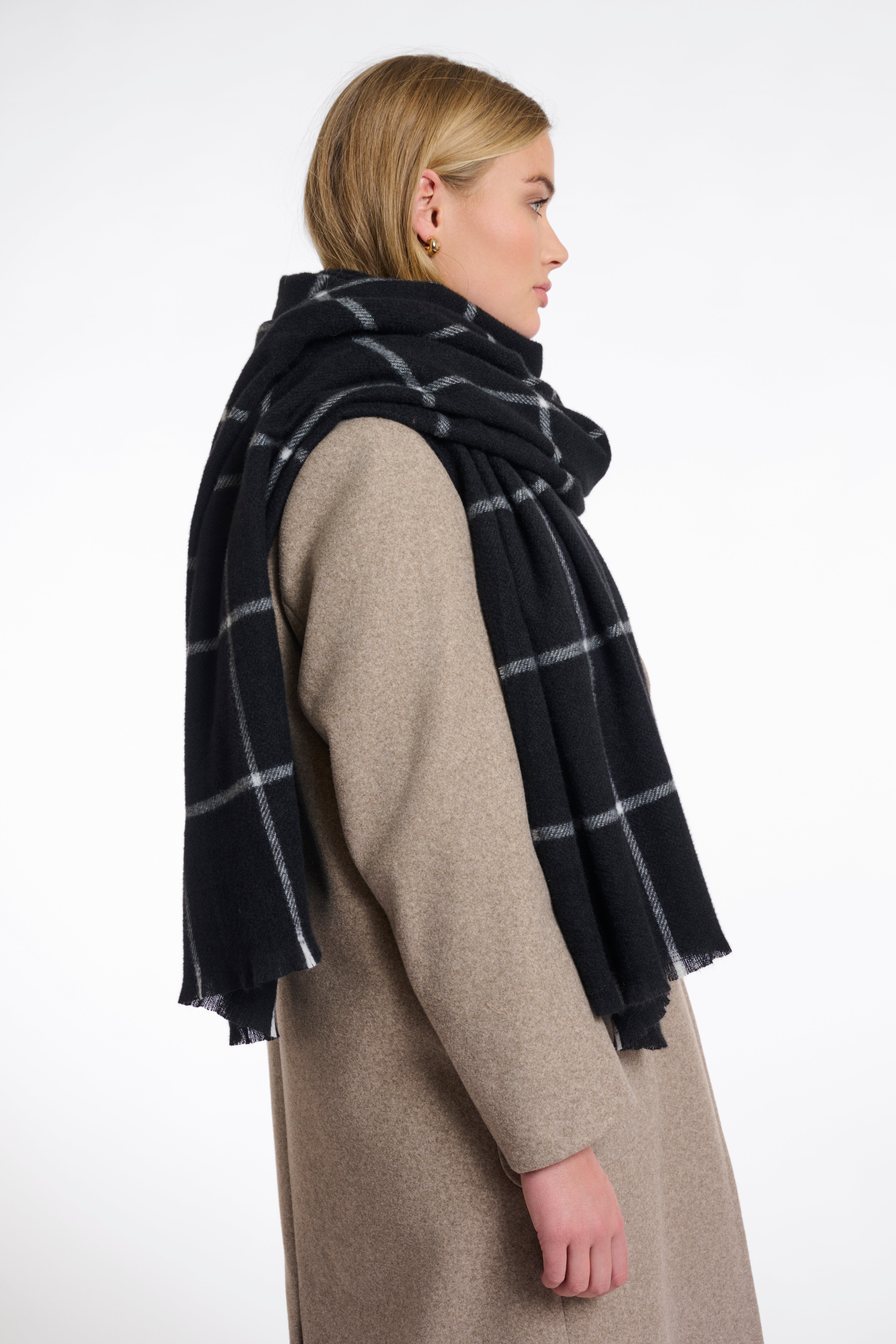 Moochy Checked Scarf - Black