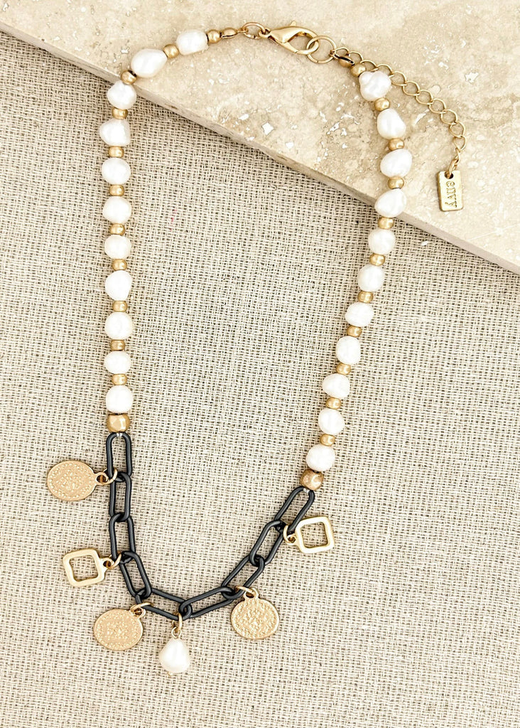 Pearl Detail Necklace in Gold